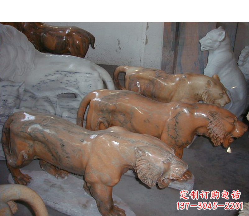 安阳晚霞红动物老虎石雕