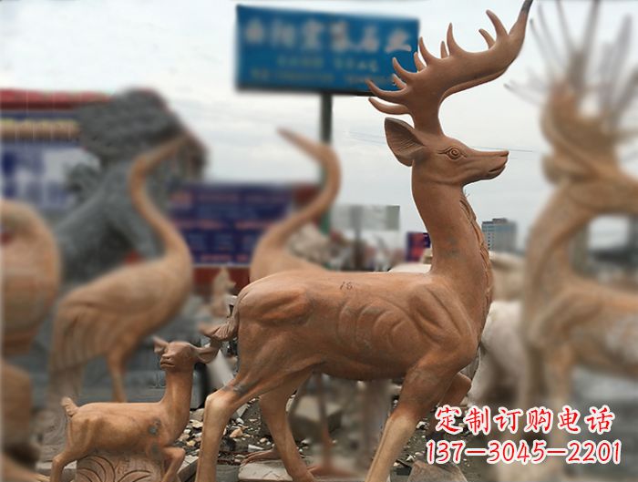 安阳晚霞红动物驯鹿公园石雕