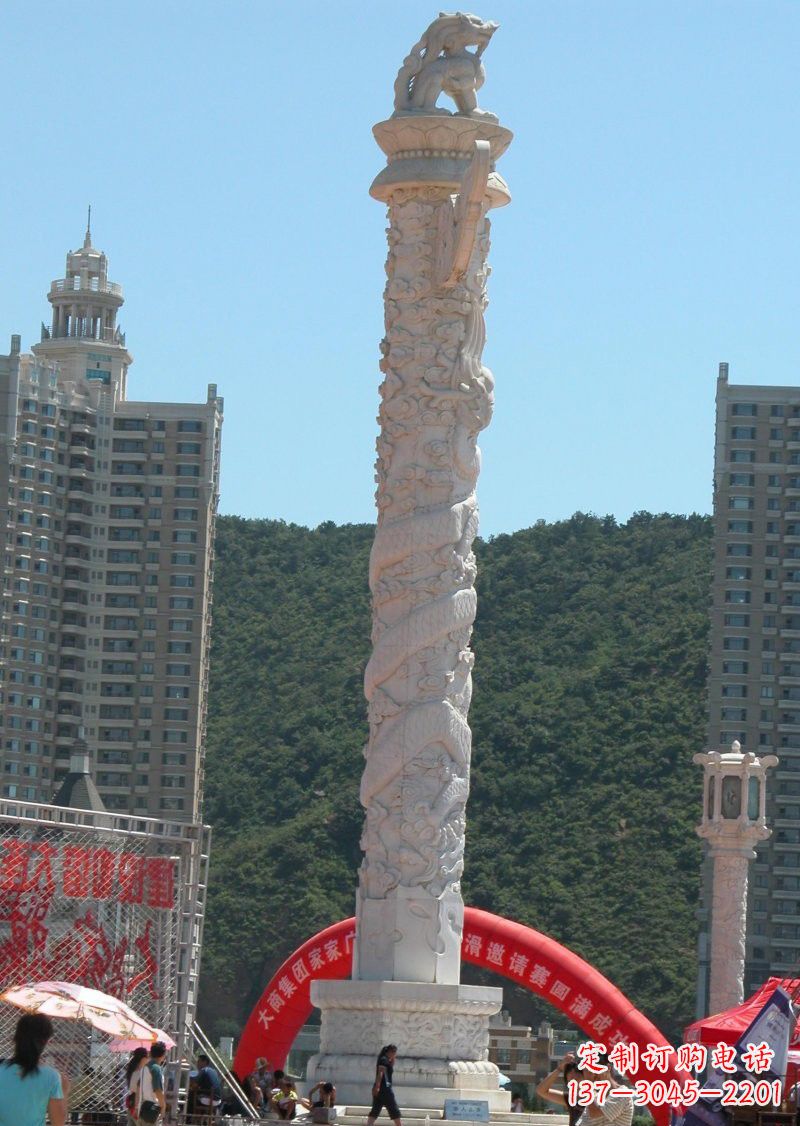 安阳晚霞红广场龙柱