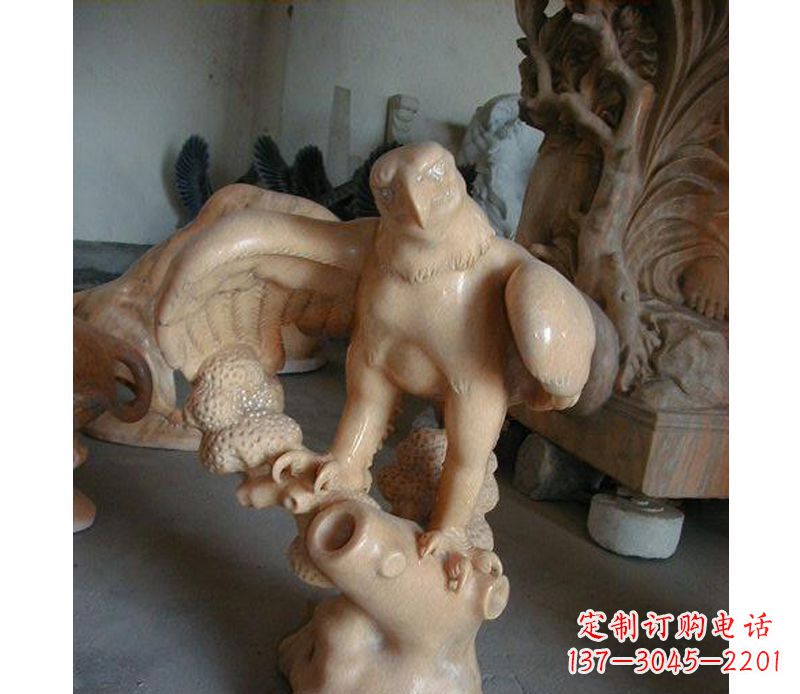 安阳晚霞红老鹰石雕