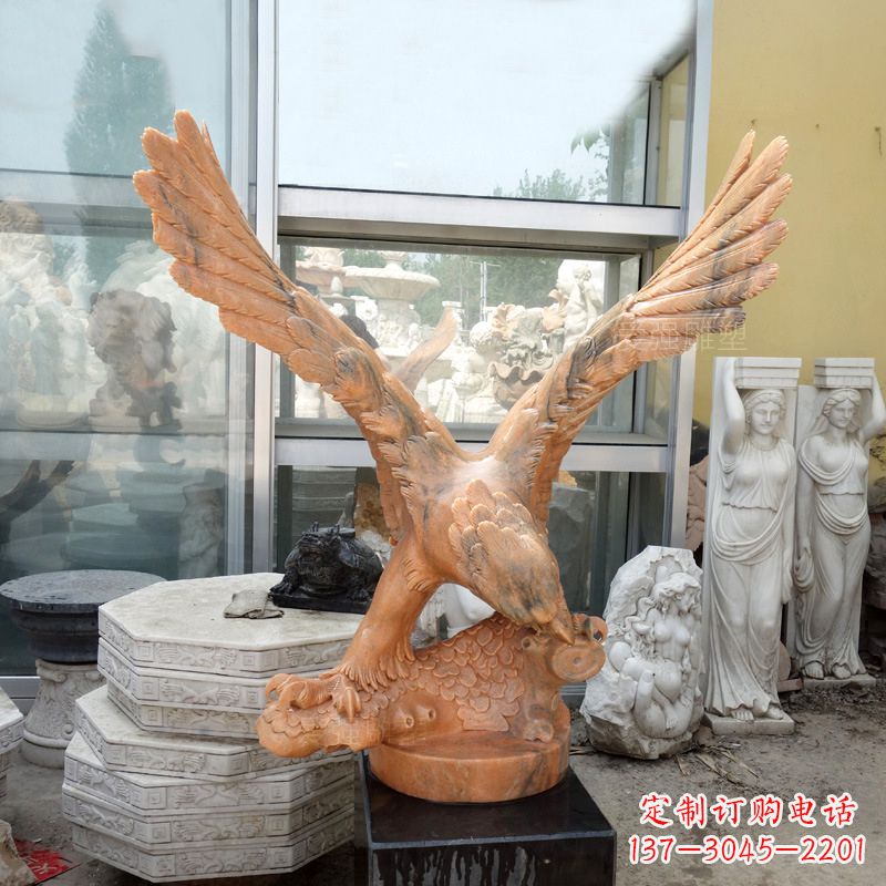 安阳晚霞红老鹰石雕塑