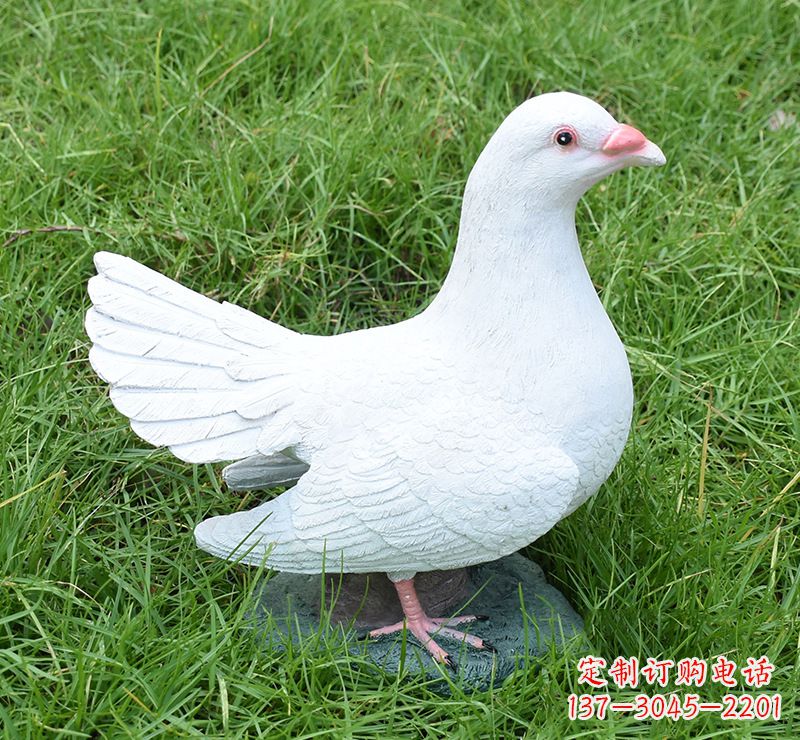 安阳文化广场的和平鸽雕塑