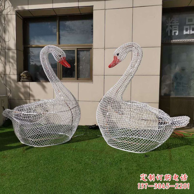 安阳卧姿天鹅网格动物雕塑园林草坪动物摆件