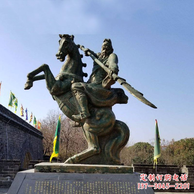 安阳五虎上将关羽骑马舞大刀铜雕景观