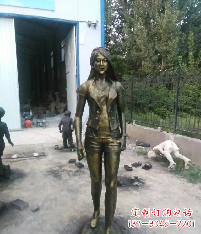 安阳现代美女广场人物铜雕