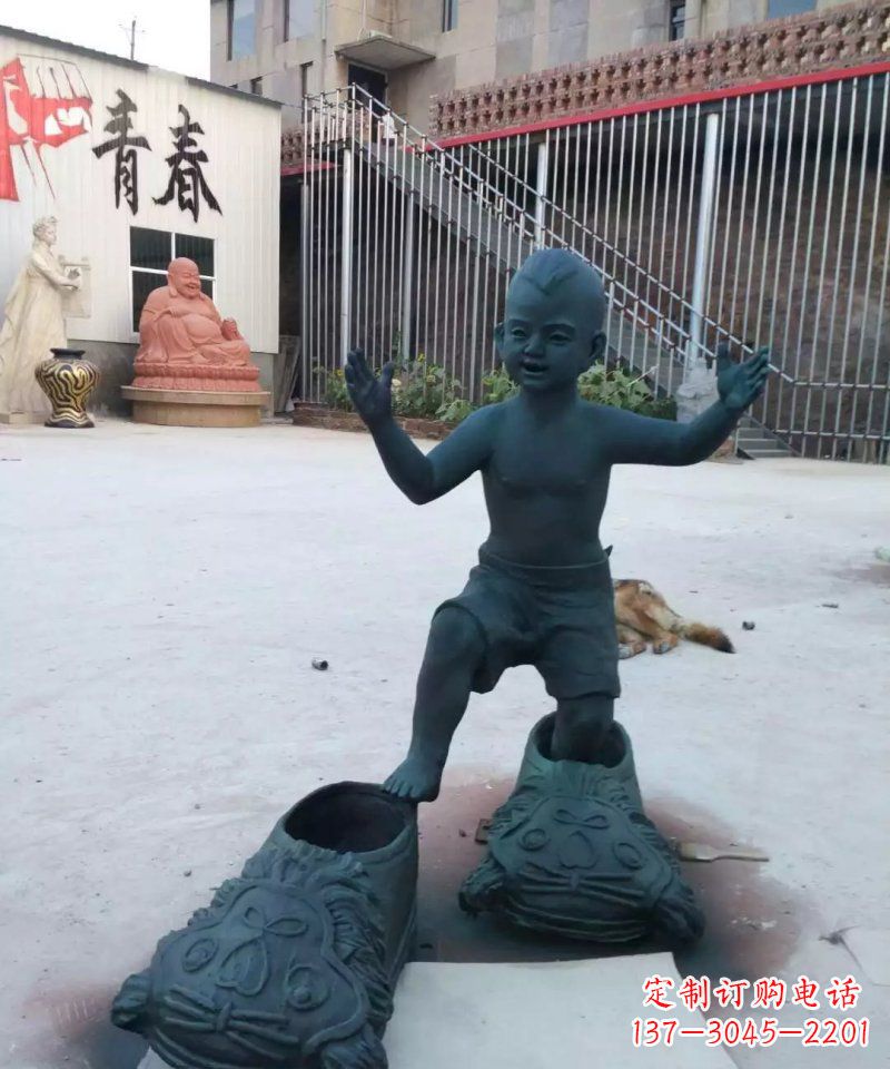 安阳小孩穿大鞋青铜人物雕塑