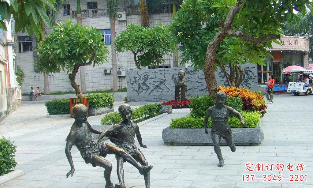 安阳小孩踢足球铜雕