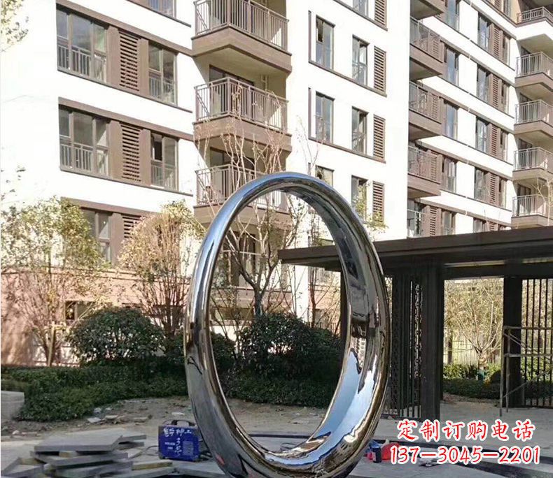 安阳小区不锈钢镜面圆环雕塑