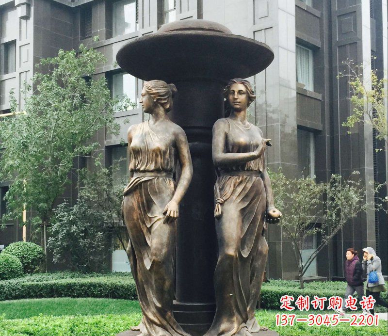 安阳小区西方女人人物铜雕