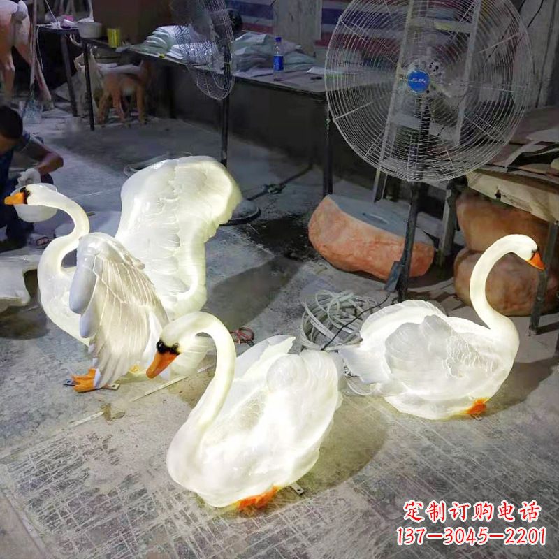 安阳小区园林草坪发光天鹅景观雕塑摆件