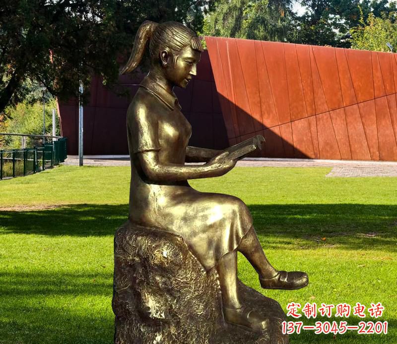 安阳校园看书的女孩铜雕