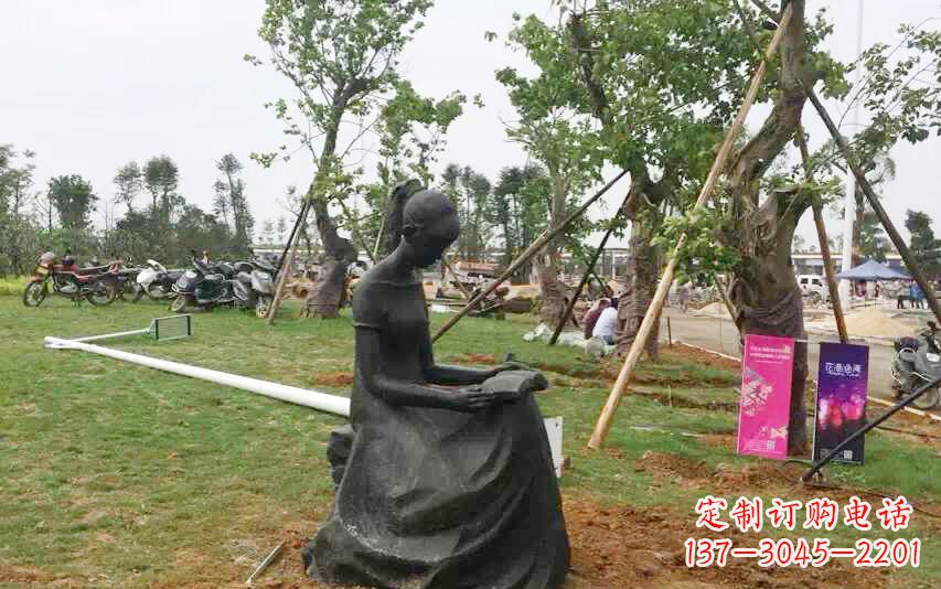 安阳校园看书女孩雕塑