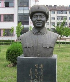 安阳校园雷锋铜像