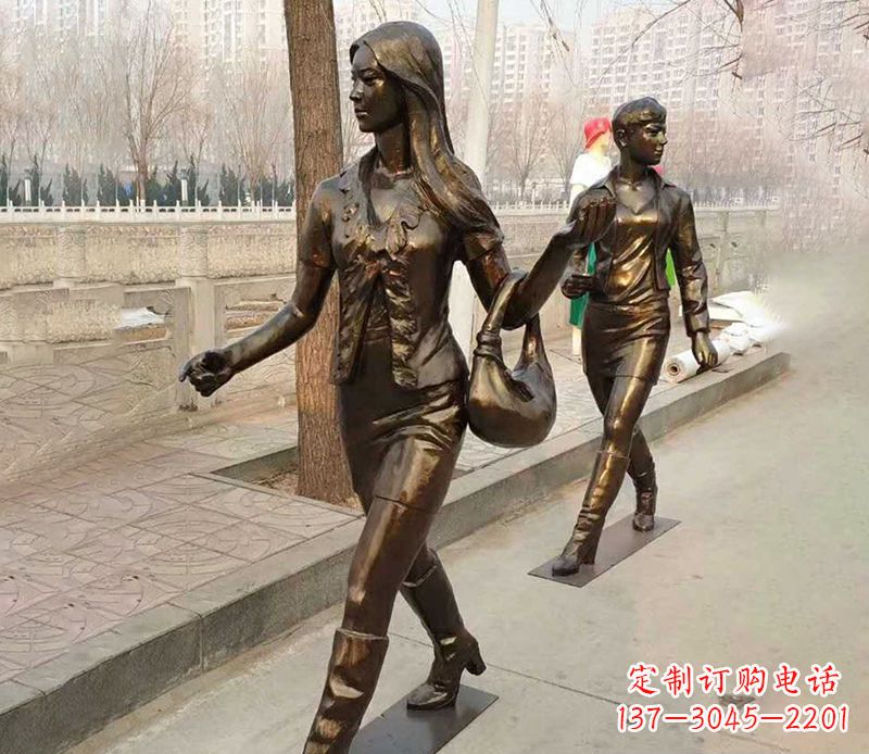 安阳行走的女人街边人物铜雕