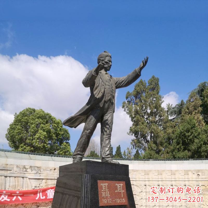 安阳音乐家聂耳公园广场雕像