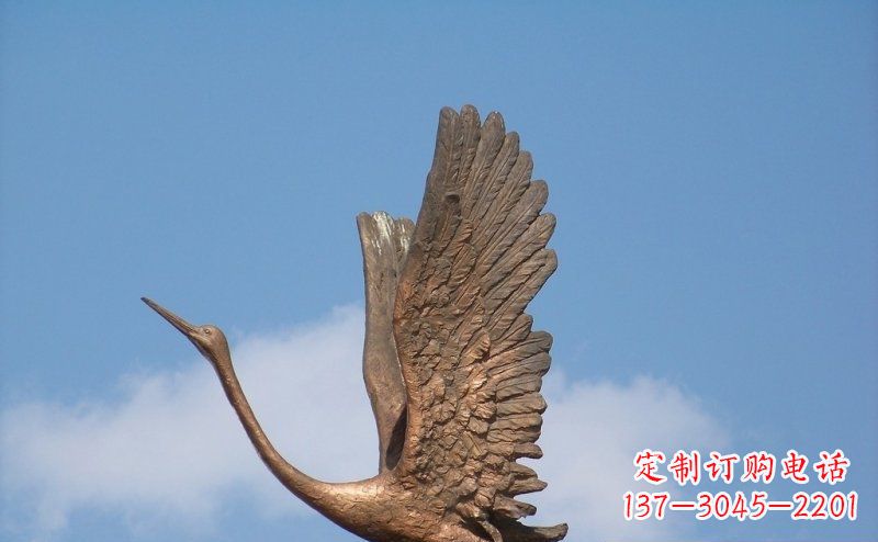 安阳展翅高飞的仙鹤动物铜雕