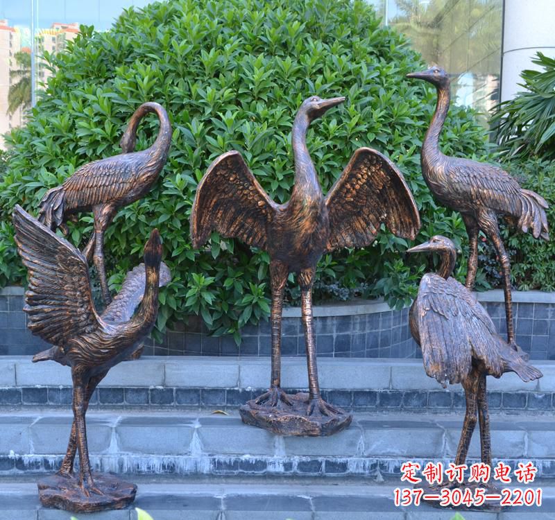 安阳展翅仙鹤雕塑