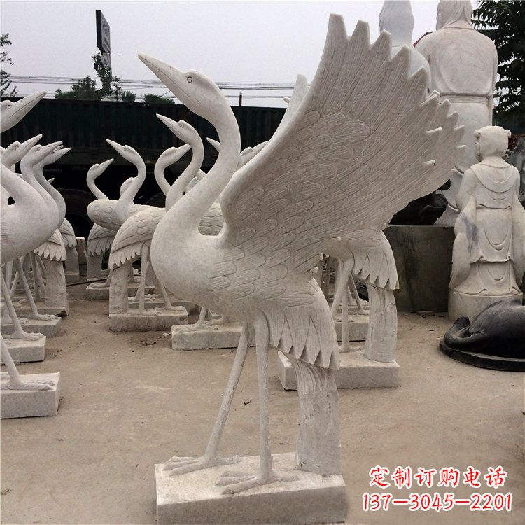 安阳展翅欲飞的仙鹤石雕