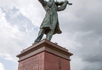 安阳音乐家聂耳拉小提琴景观名人雕塑