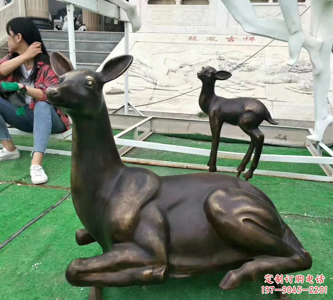 安阳铸铜广场动物鹿雕塑