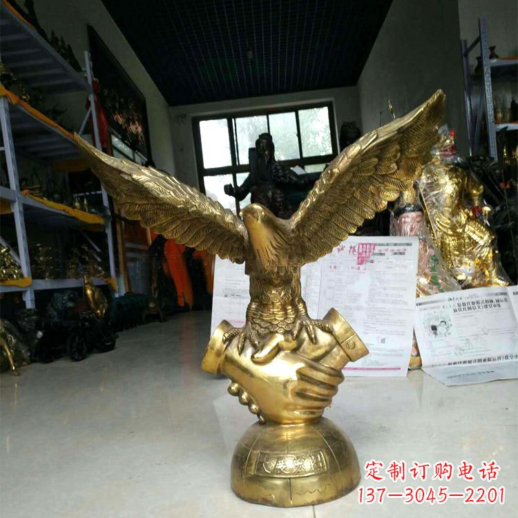 安阳铸铜老鹰雕塑大展宏图
