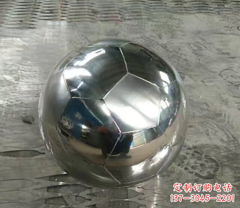 安阳足球不锈钢体育器材雕塑