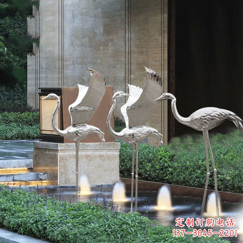 安阳鹤雕塑-公园不锈钢镜面喷泉中的鹤雕塑